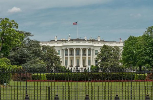 新宝配资 从宣布到取消 特朗普与普京会晤为何被“急踩刹车”？